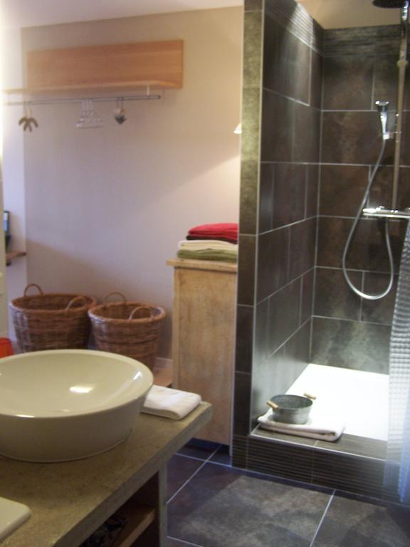 B&B Clos De Pomeir Pommiers (Rhone) Room photo